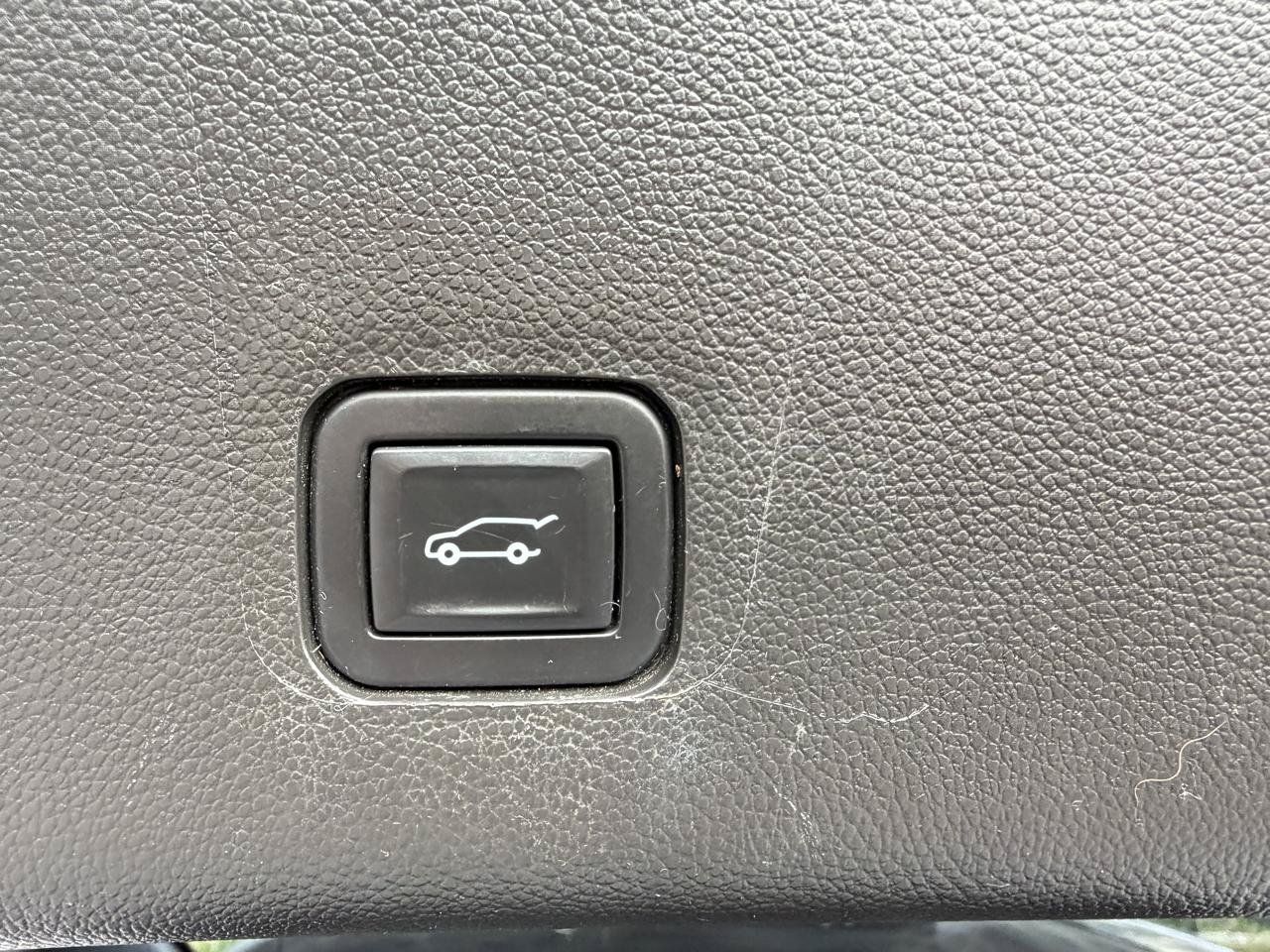 Used 2020 Chevrolet Traverse RS AWD/4WD image 12
