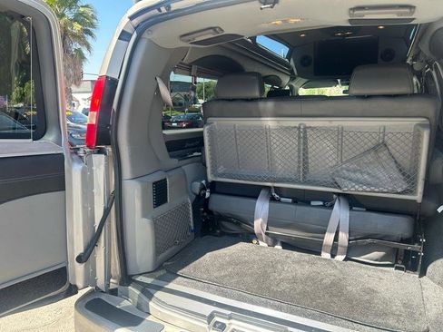 Used 2017 Chevrolet Express 2500 RWD image 5