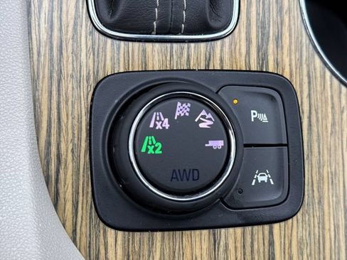 Certified 2019 GMC Acadia Denali AWD/4WD image 26