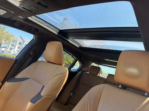 Used 2019 Lexus ES 350 Ultra Luxury w/ Accessory Package 2 FWD image 43