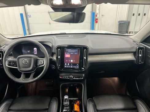 Used 2023 Volvo XC40 B4 Ultimate FWD image 10
