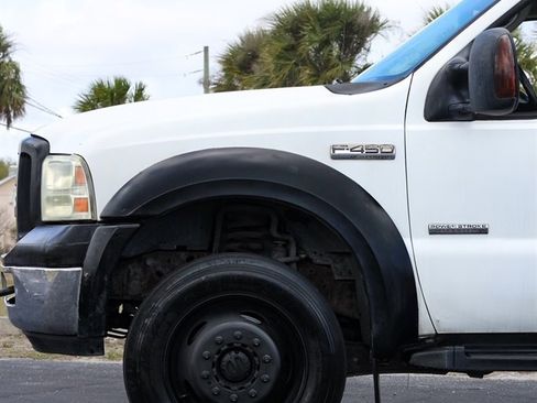 Used 2006 Ford F450 XLT image 2
