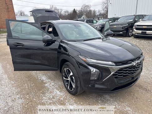 Used 2025 Chevrolet Trax RS w/ Driver Confidence Package image 16