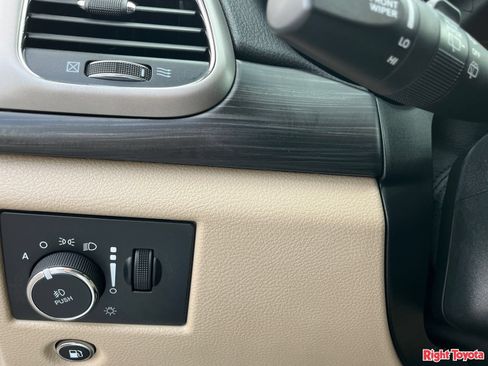 Used 2022 Jeep Grand Cherokee Laredo E RWD image 31