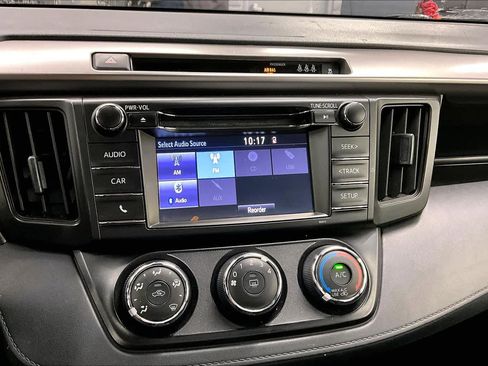 Used 2018 Toyota RAV4 LE w/ Carpet Mat Package image 33