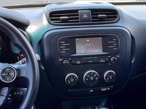 Used 2016 Kia Soul + FWD image 6