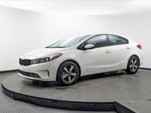 Used 2018 Kia Forte S image 2