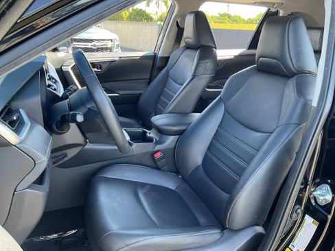 Used 2023 Toyota RAV4 XLE Premium FWD image 17