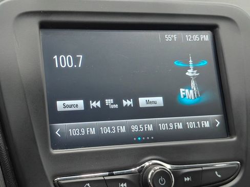 Used 2017 Chevrolet Malibu LT FWD image 27
