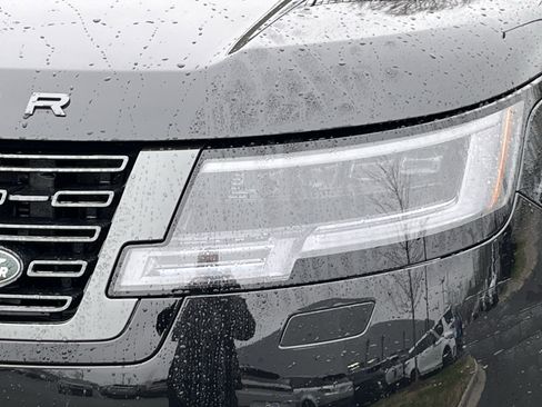 Certified 2025 Land Rover Range Rover SE image 12