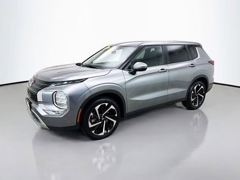 Used 2024 Mitsubishi Outlander SE Black Edition image 2