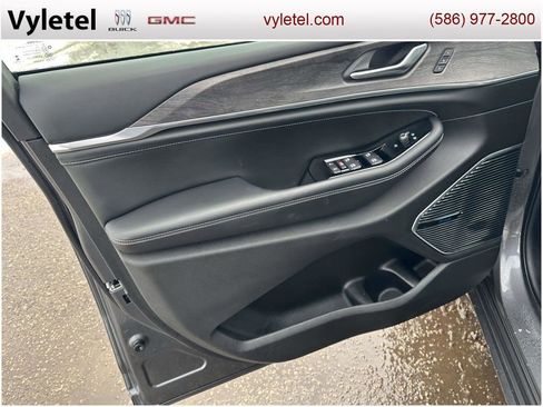 Used 2022 Jeep Grand Cherokee Overland w/ Advanced Protech Group III image 17