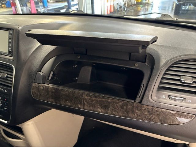 Used 2011 Dodge Grand Caravan Crew FWD image 41