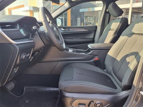 New 2025 Jeep Grand Cherokee L Laredo w/ Luxury Tech Group I image 8