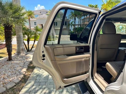 Used 2014 Lincoln Navigator 2WD image 72