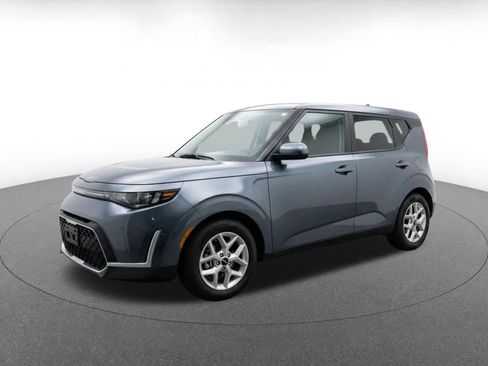 Used 2025 Kia Soul LX w/ LX Technology Package FWD image 3