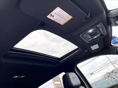 Used 2022 Chevrolet Silverado 1500 High Country image 22