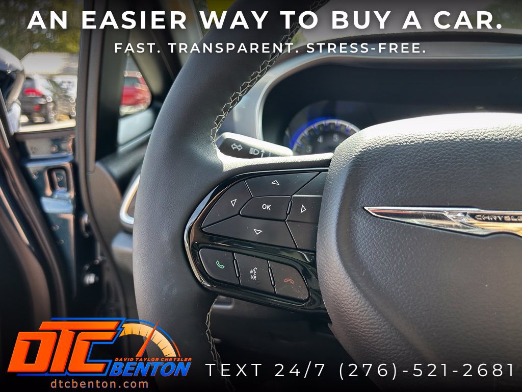 Used 2025 Chrysler Pacifica Limited AWD/4WD image 11