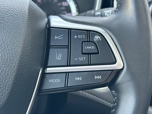 Used 2024 Toyota Highlander XSE FWD image 33