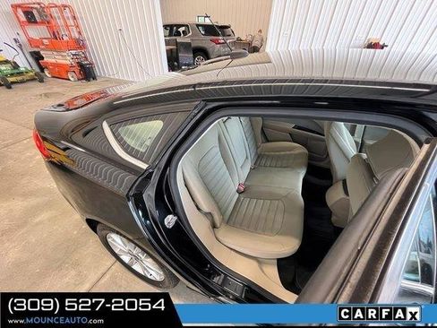 Used 2017 Ford Fusion SE FWD image 7