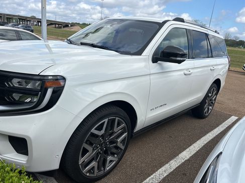 Used 2025 Ford Expedition Platinum w/ Platinum Ultimate Package image 7