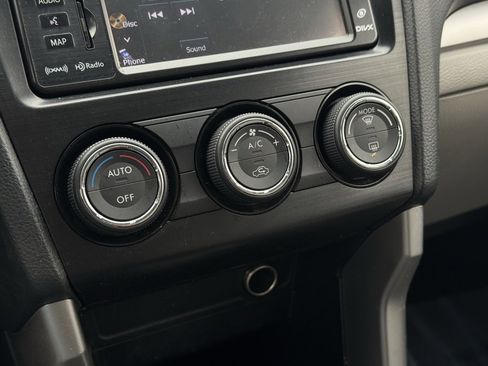 Used 2014 Subaru Forester 2.5i Limited image 32