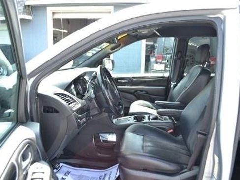 Used 2019 Dodge Grand Caravan SXT FWD image 11