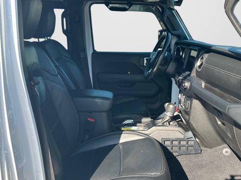 Used 2019 Jeep Wrangler Unlimited Sahara AWD/4WD image 10