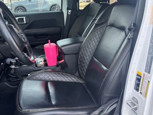 Used 2022 Jeep Wrangler Unlimited Sahara image 8