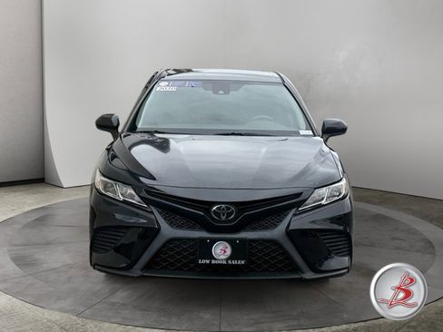 Used 2020 Toyota Camry SE w/ Carpet Mat Package FWD image 2