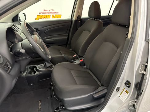 Used 2019 Nissan Versa S FWD image 12