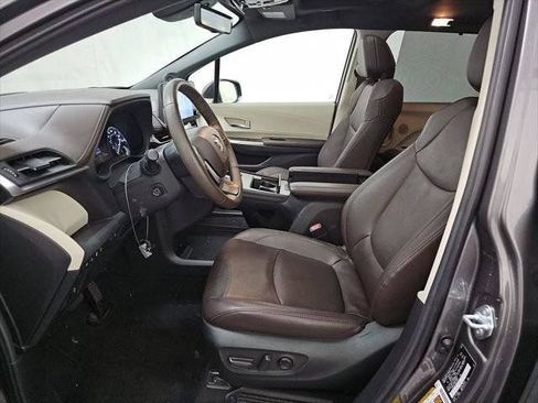 Used 2024 Toyota Sienna Platinum AWD/4WD image 47
