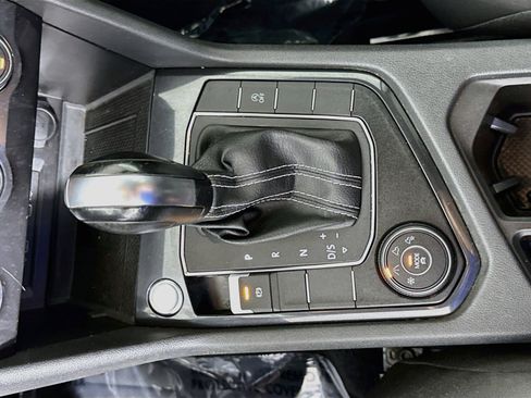 Used 2021 Volkswagen Tiguan SE AWD/4WD image 20