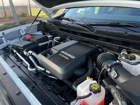 Used 2025 Chevrolet Silverado 1500 ZR2 w/ Technology Package image 11