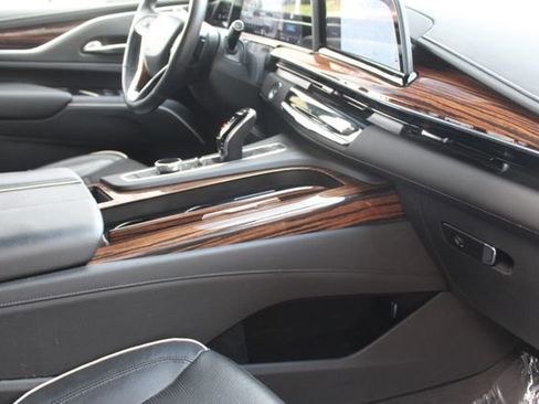 Used 2021 Cadillac Escalade ESV Premium Luxury w/ Driver Assist Tech Package image 27