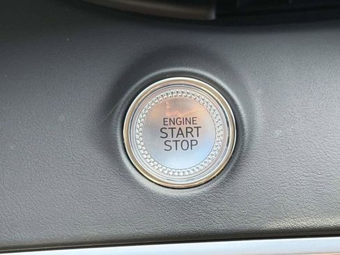 Used 2025 Genesis GV70 2.5T image 8