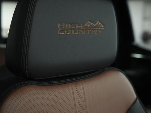 Used 2025 Chevrolet Silverado 1500 High Country w/ Technology Package AWD/4WD image 20