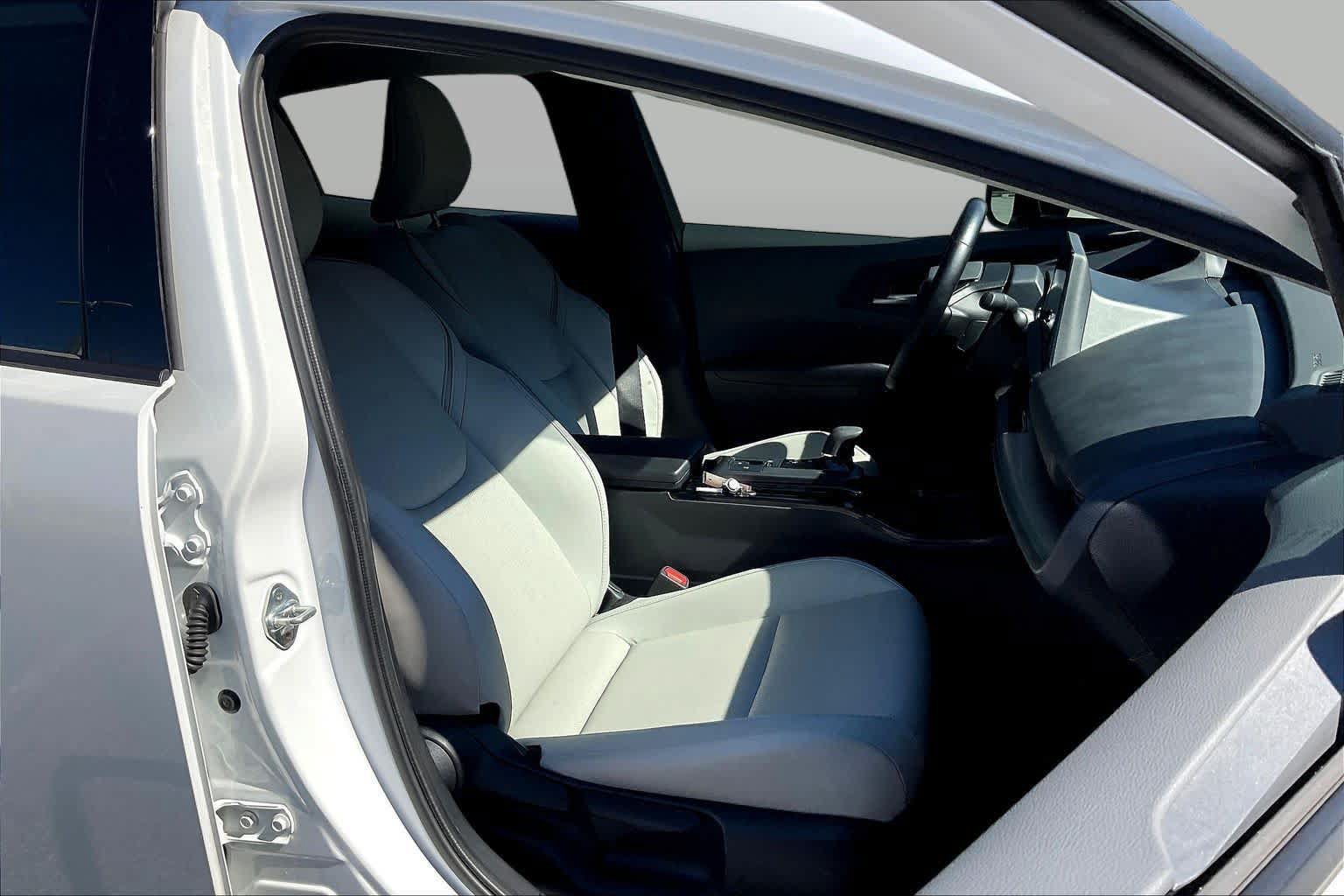 Used 2025 Toyota Prius XLE FWD image 9