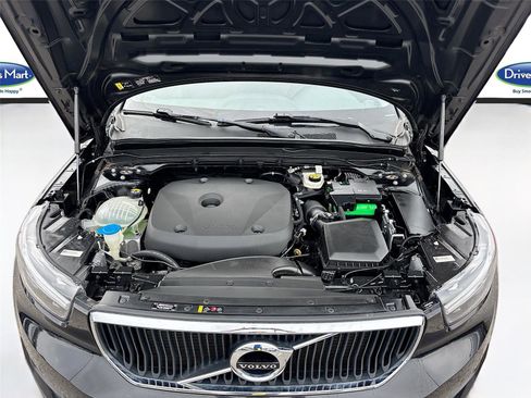 Used 2022 Volvo XC40 T5 Momentum image 31