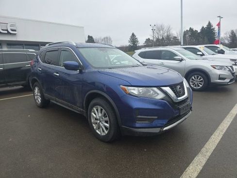 Used 2019 Nissan Rogue SV image 3