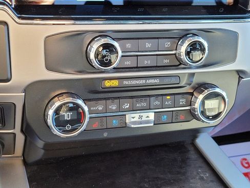 Used 2022 Ford F250 Lariat w/ Lariat Value Package image 22