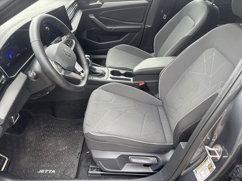 Certified 2025 Volkswagen Jetta Sport FWD image 5