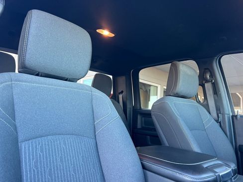 Used 2024 RAM 2500 Tradesman w/ Chrome Appearance Group image 17