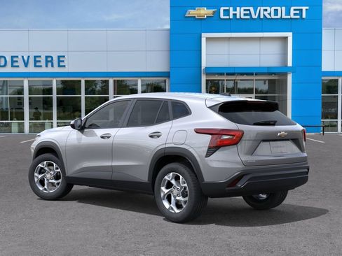 New 2026 Chevrolet Trax LS w/ LS Convenience Package FWD image 3