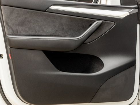 Used 2022 Tesla Model Y Performance image 15