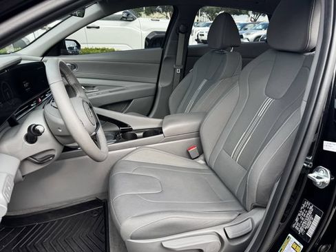 Used 2025 Hyundai Elantra SEL FWD image 27