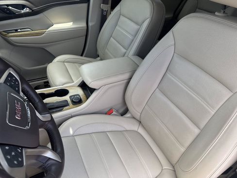 Used 2019 GMC Acadia Denali w/ Technology Package AWD/4WD image 11