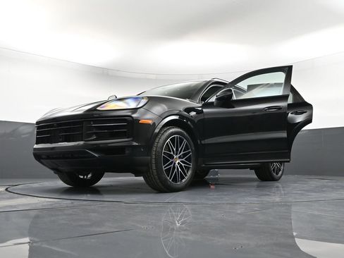 New 2026 Porsche Cayenne AWD/4WD image 38