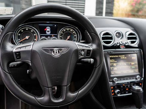 Used 2016 Bentley Continental GT image 26