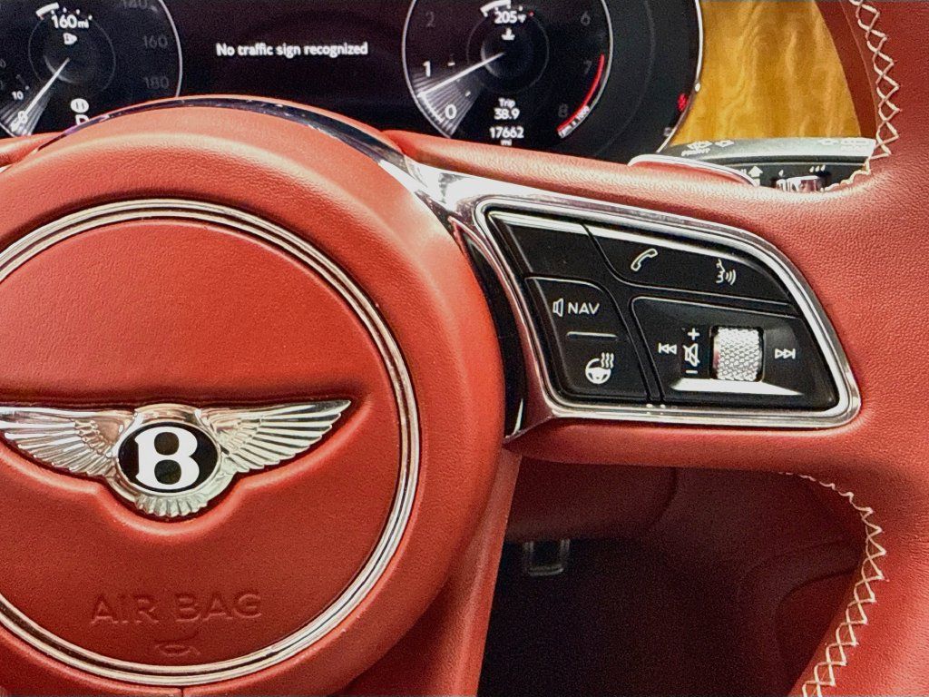 Certified 2022 Bentley Bentayga AWD/4WD image 12